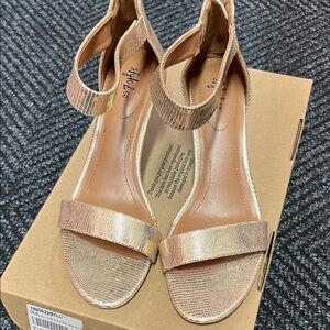 Style&Co Glimmer Gold Women's Kitten heels